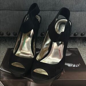 BAKERS Suede Plateau High Heels 8